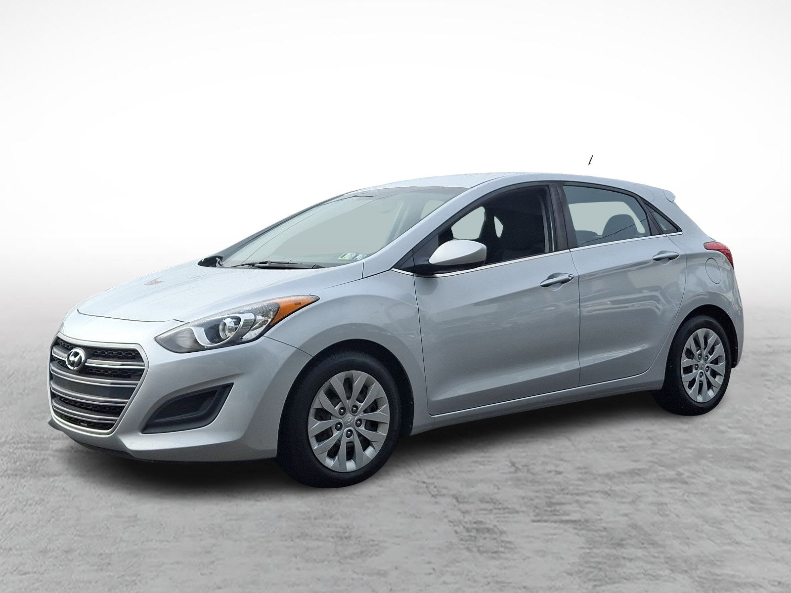Used 2017 Hyundai Elantra GT image 3