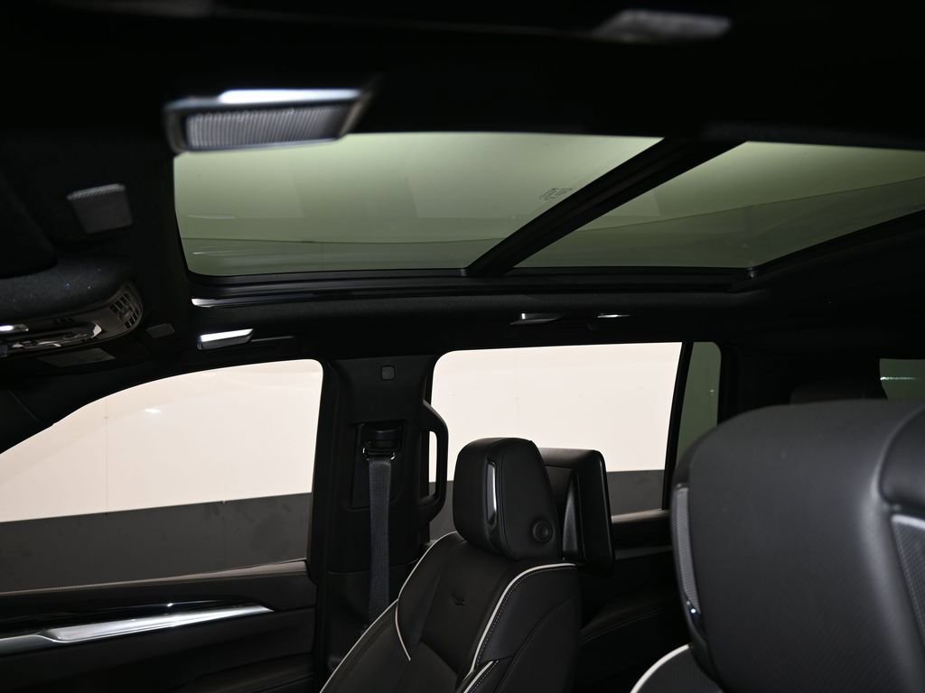 Used 2025 Cadillac Escalade ESV Sport w/ Touring Package image 11