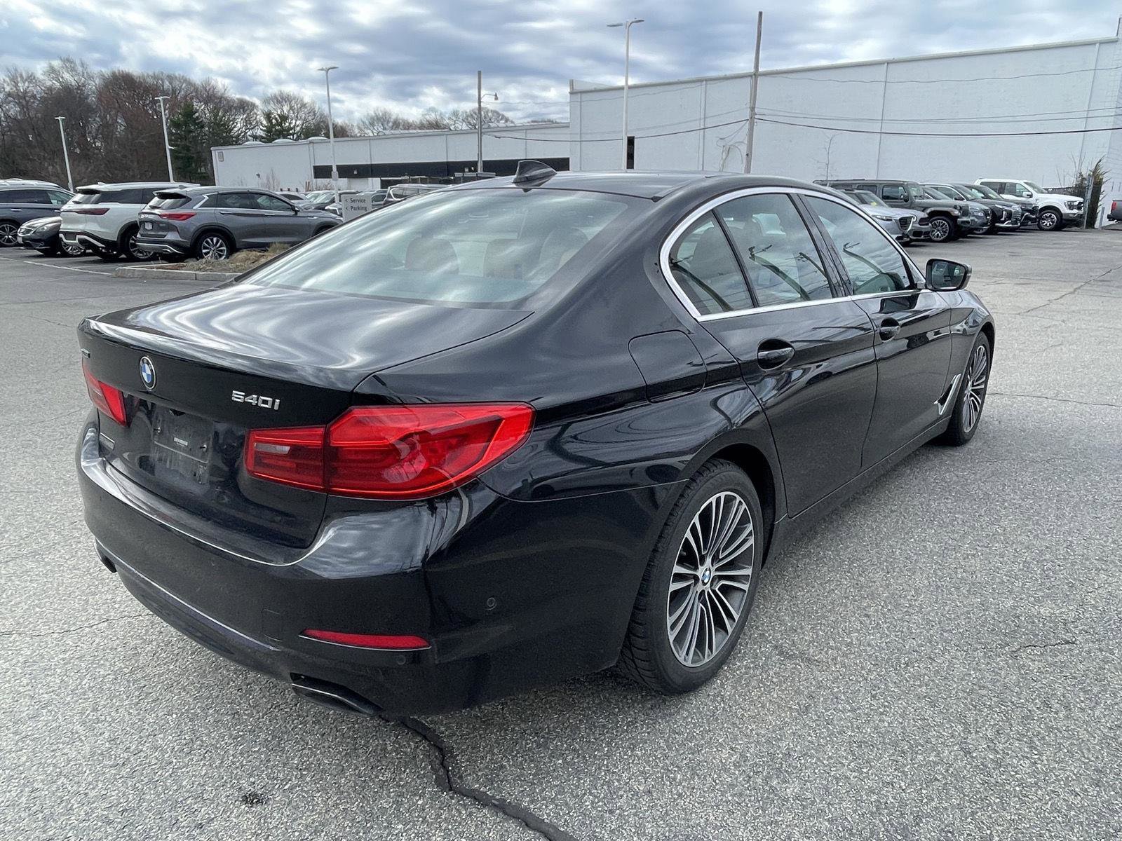 Used 2019 BMW 540i xDrive w/ Premium Package image 3
