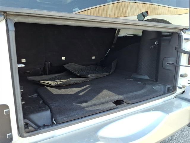 Used 2015 Jeep Wrangler Unlimited Sahara w/ Connectivity Group image 14