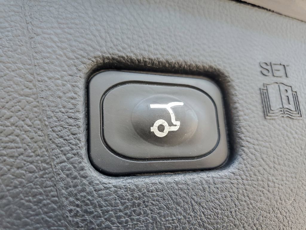 Used 2024 Ford Edge Titanium image 11