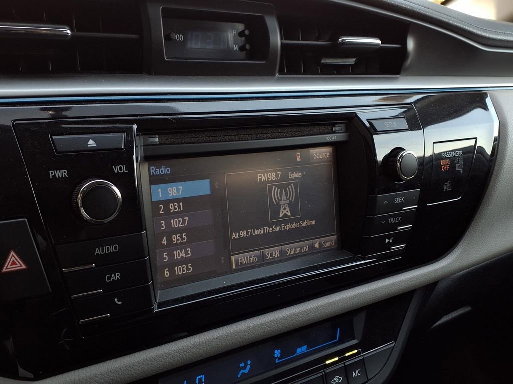 Used 2014 Toyota Corolla LE image 7