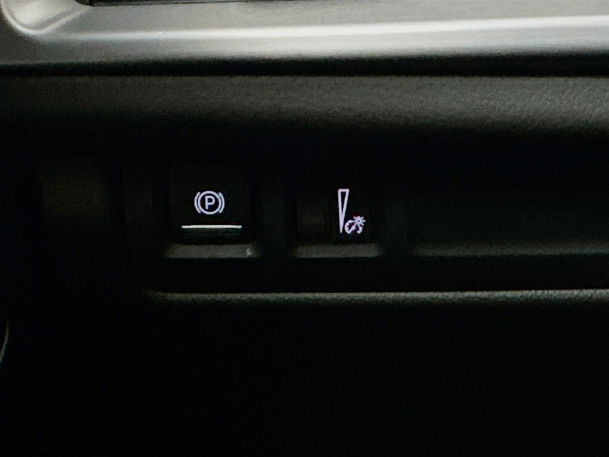 Used 2024 Cadillac XT4 Premium Luxury image 16