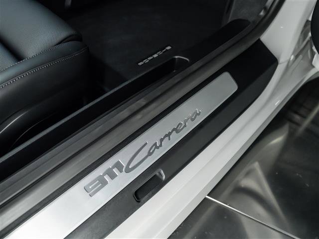 Used 2026 Porsche 911 Carrera RWD image 24