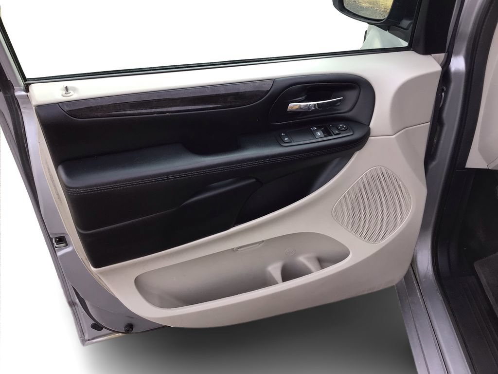 Used 2017 Dodge Grand Caravan SE FWD image 20