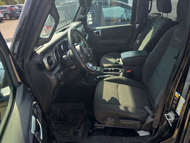 Used 2022 Jeep Wrangler Unlimited Sahara w/ Cold Weather Group AWD/4WD image 5