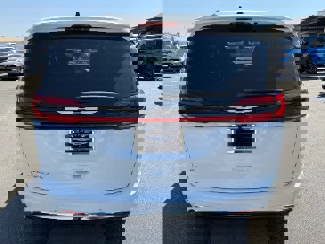New 2026 Chrysler Pacifica Select image 5