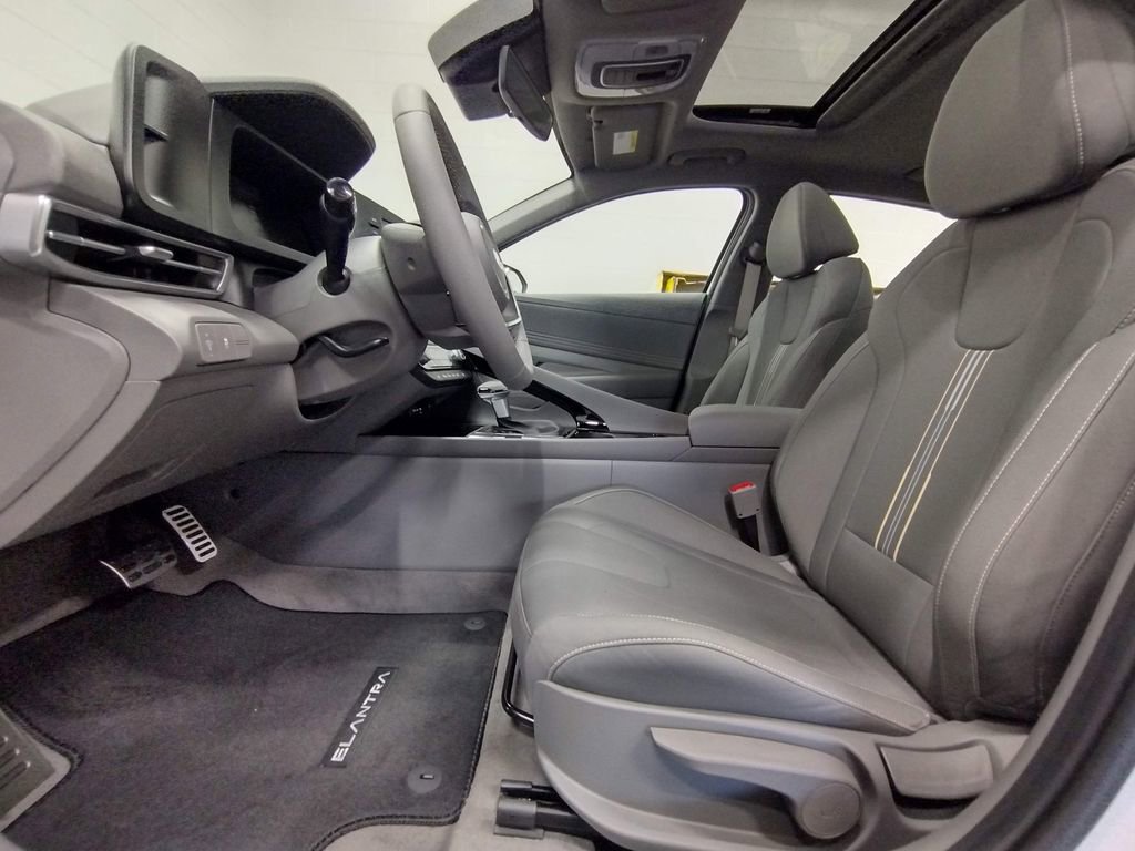 New 2026 Hyundai Elantra SEL Sport FWD image 16