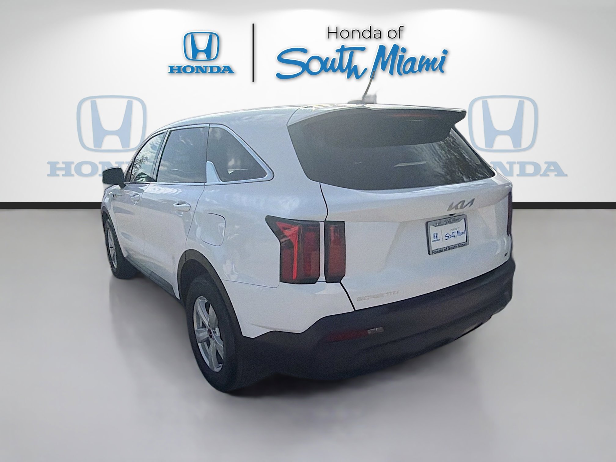 Used 2023 Kia Sorento LX image 5