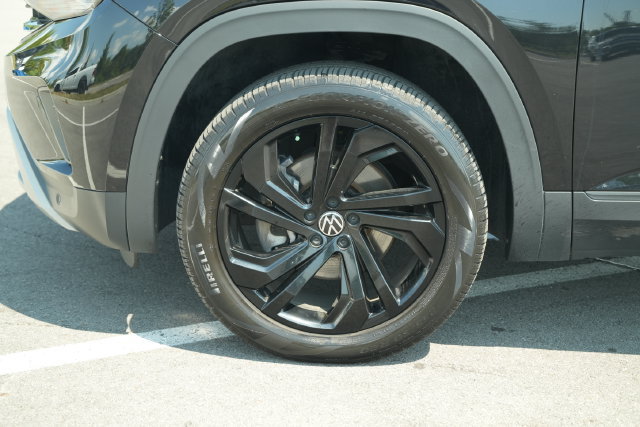 Used 2023 Volkswagen Atlas SE w/ Panoramic Sunroof Package FWD image 11