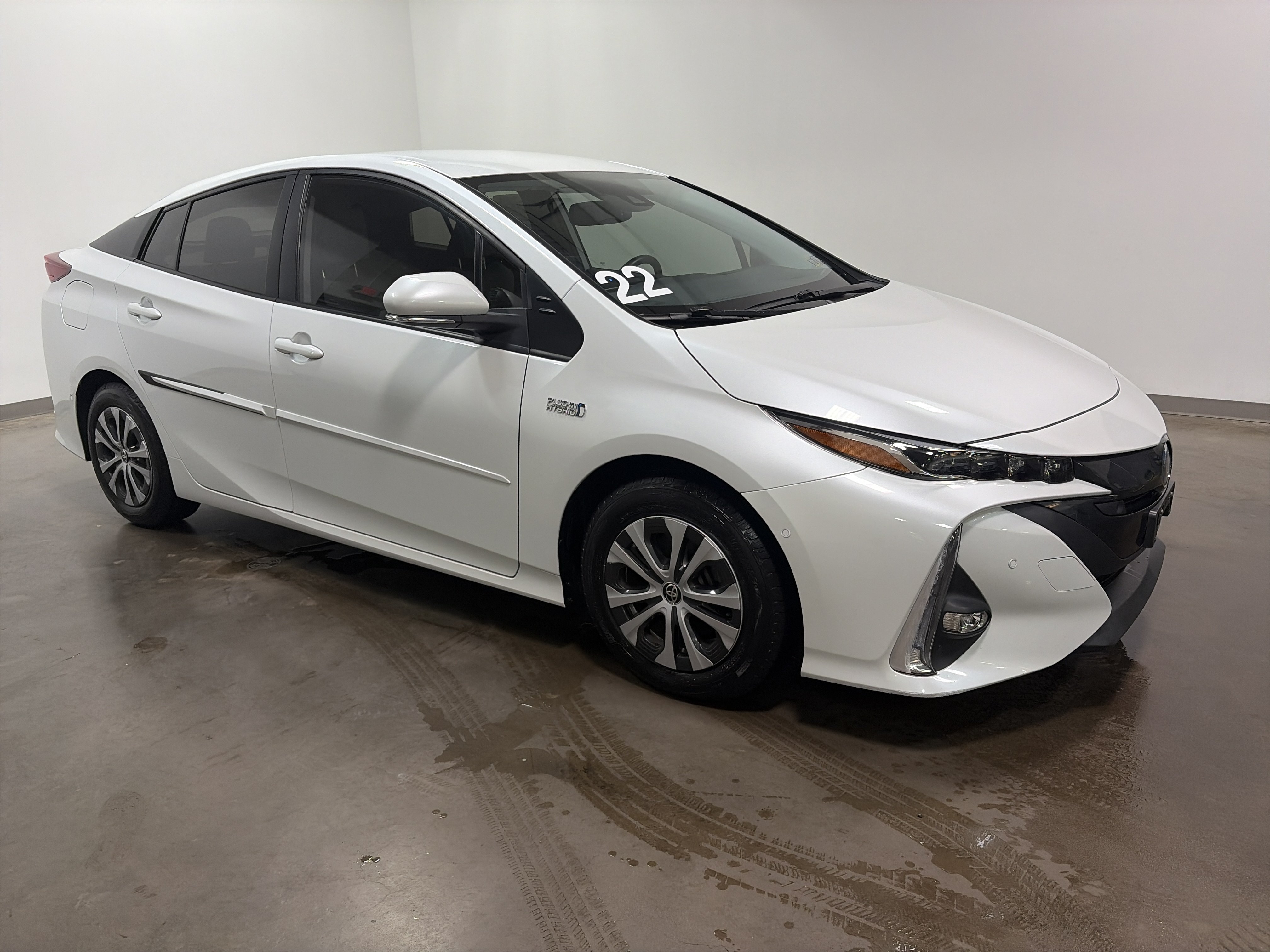 Used 2022 Toyota Prius Prime Limited FWD video 2