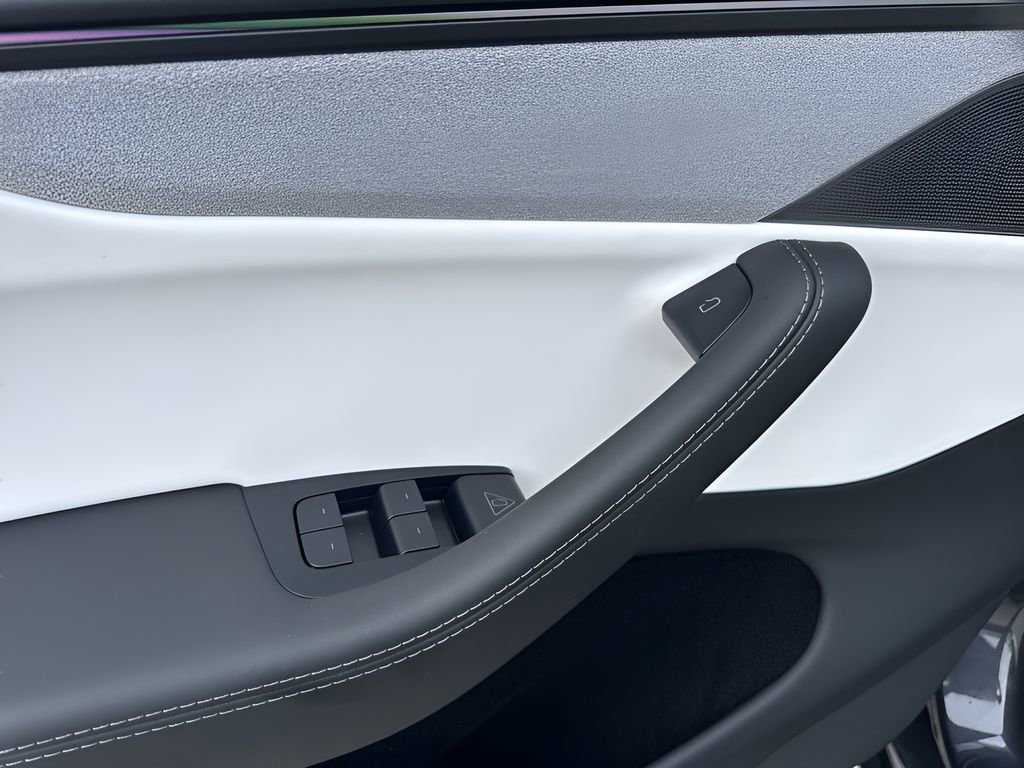 Used 2026 Tesla Model Y Premium image 29