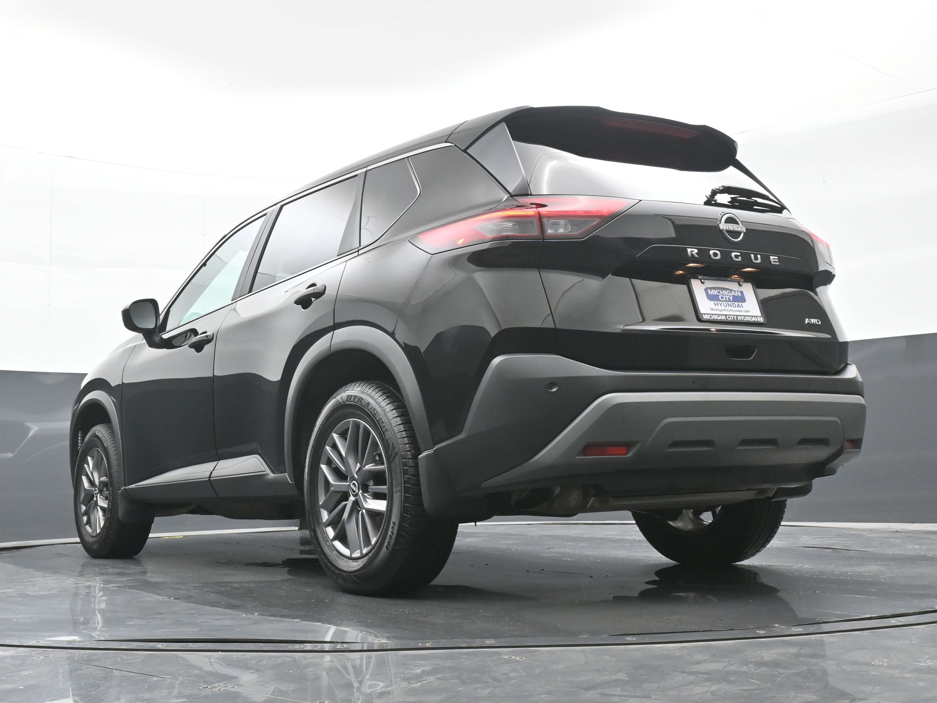 Used 2023 Nissan Rogue S AWD/4WD image 37