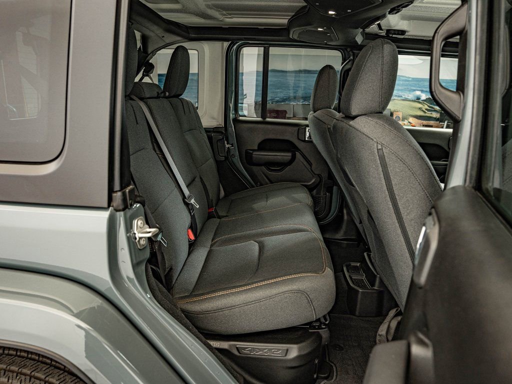 Used 2024 Jeep Wrangler Unlimited image 32