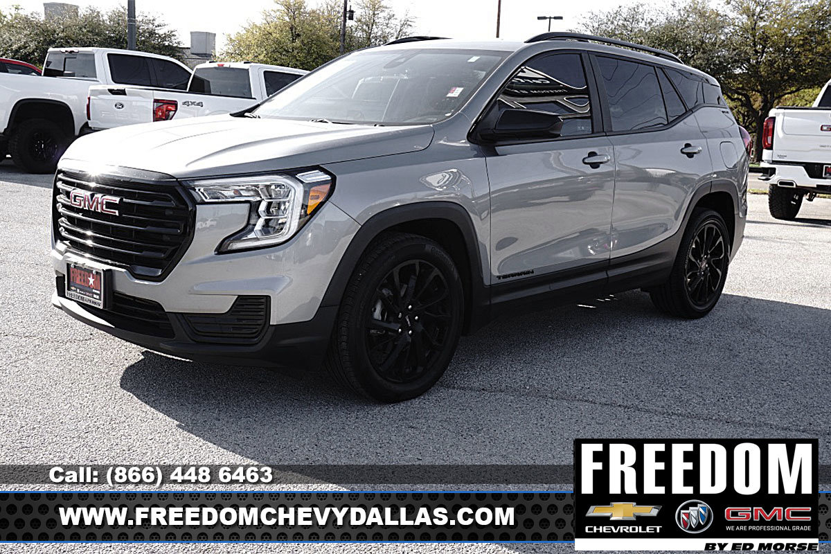 Used 2024 GMC Terrain SLE w/ Driver Convenience Package image 4