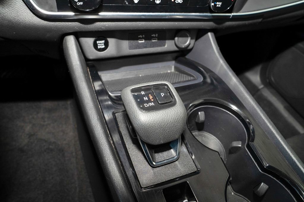 Used 2024 Nissan Rogue S AWD/4WD image 10