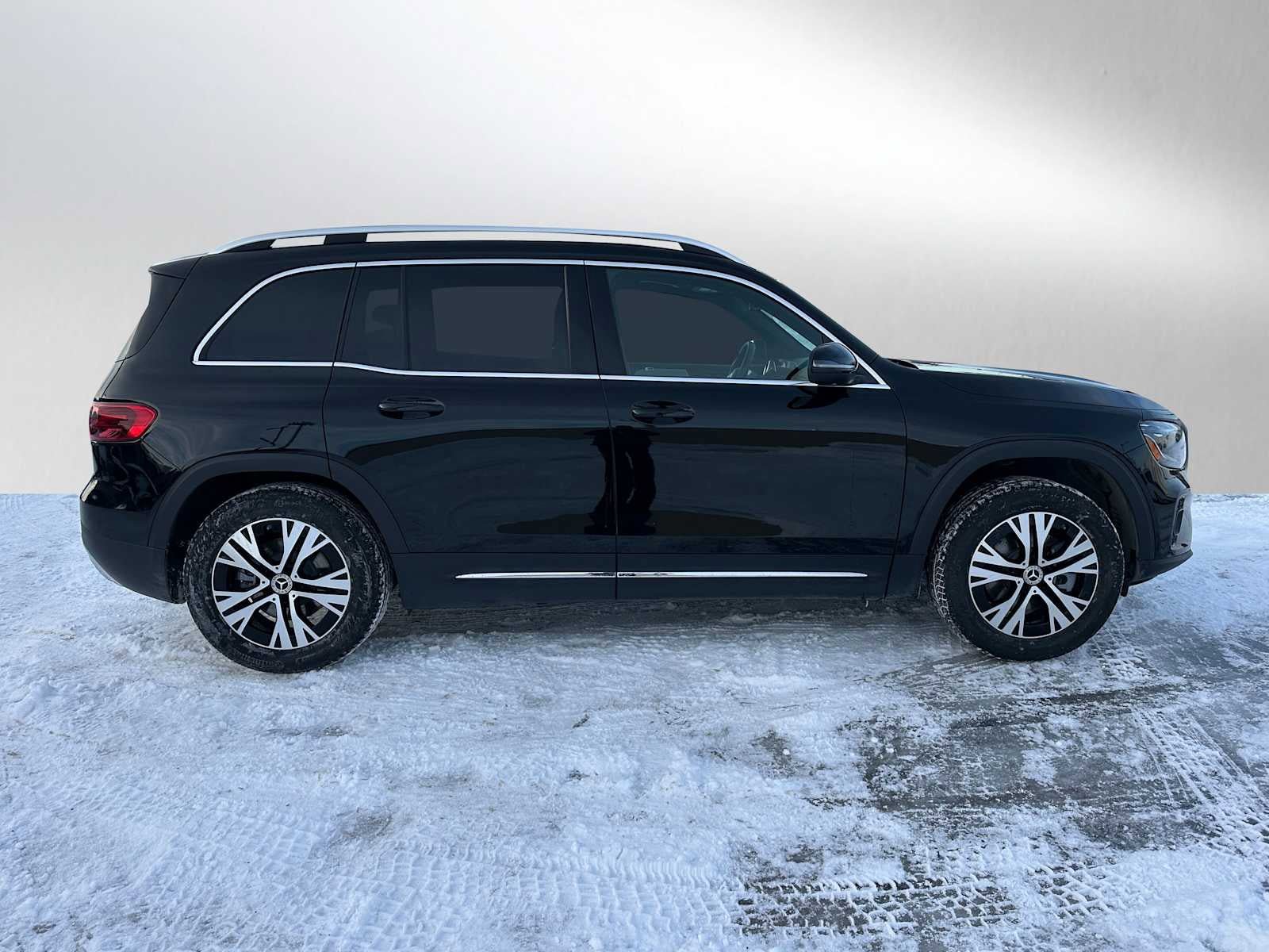Used 2026 Mercedes-Benz GLB 250 4MATIC image 3