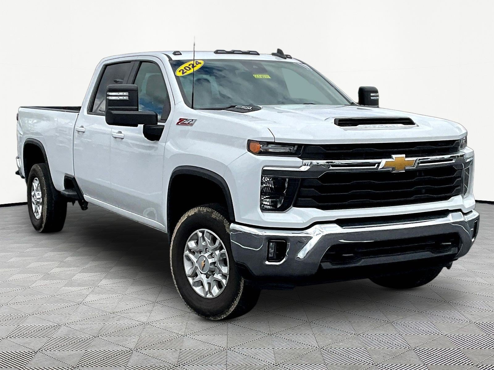Used 2024 Chevrolet Silverado 3500 LT w/ All Star Edition AWD/4WD image 3