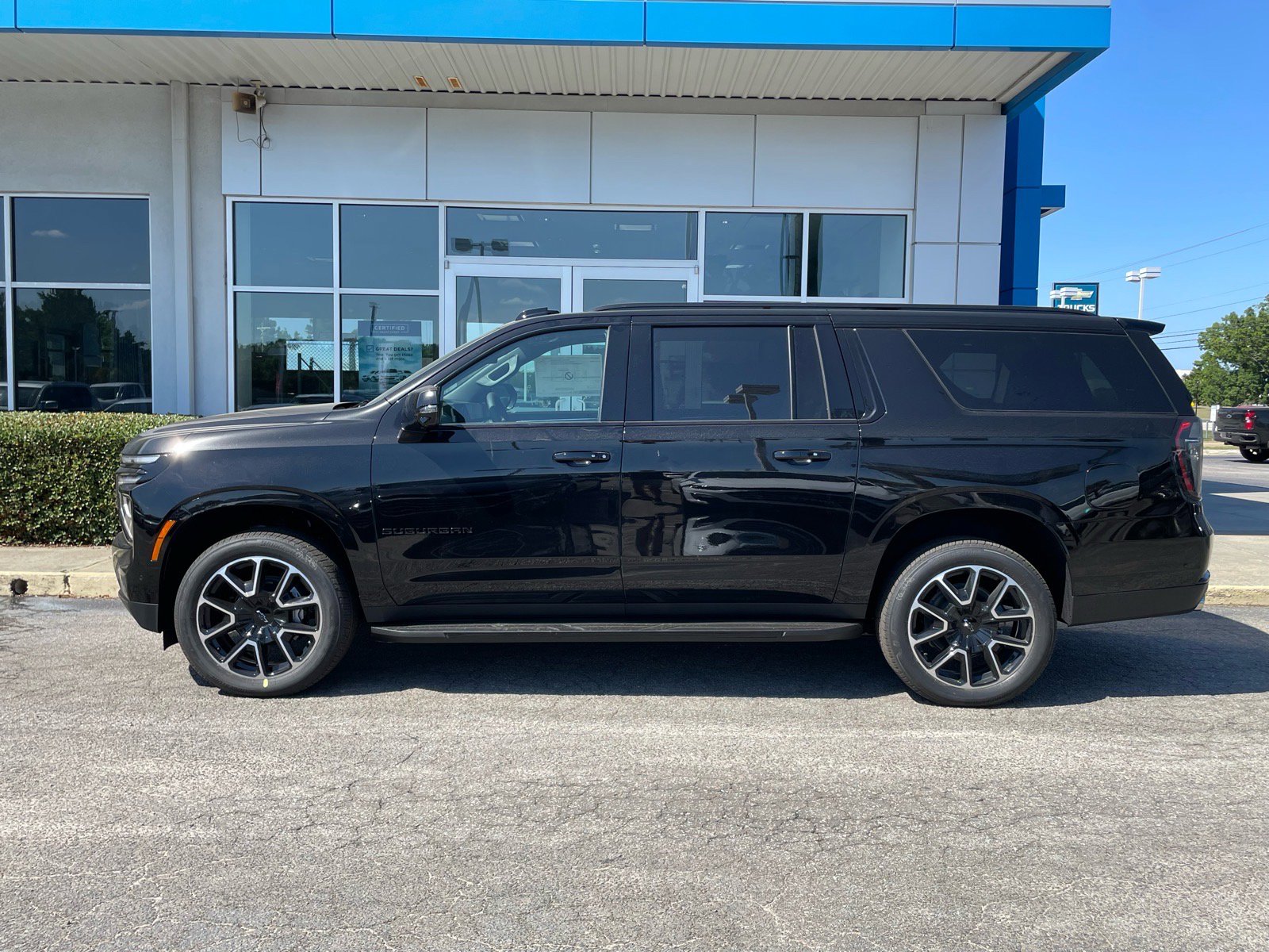 New 2026 Chevrolet Suburban RST w/ Comfort Package AWD/4WD image 2