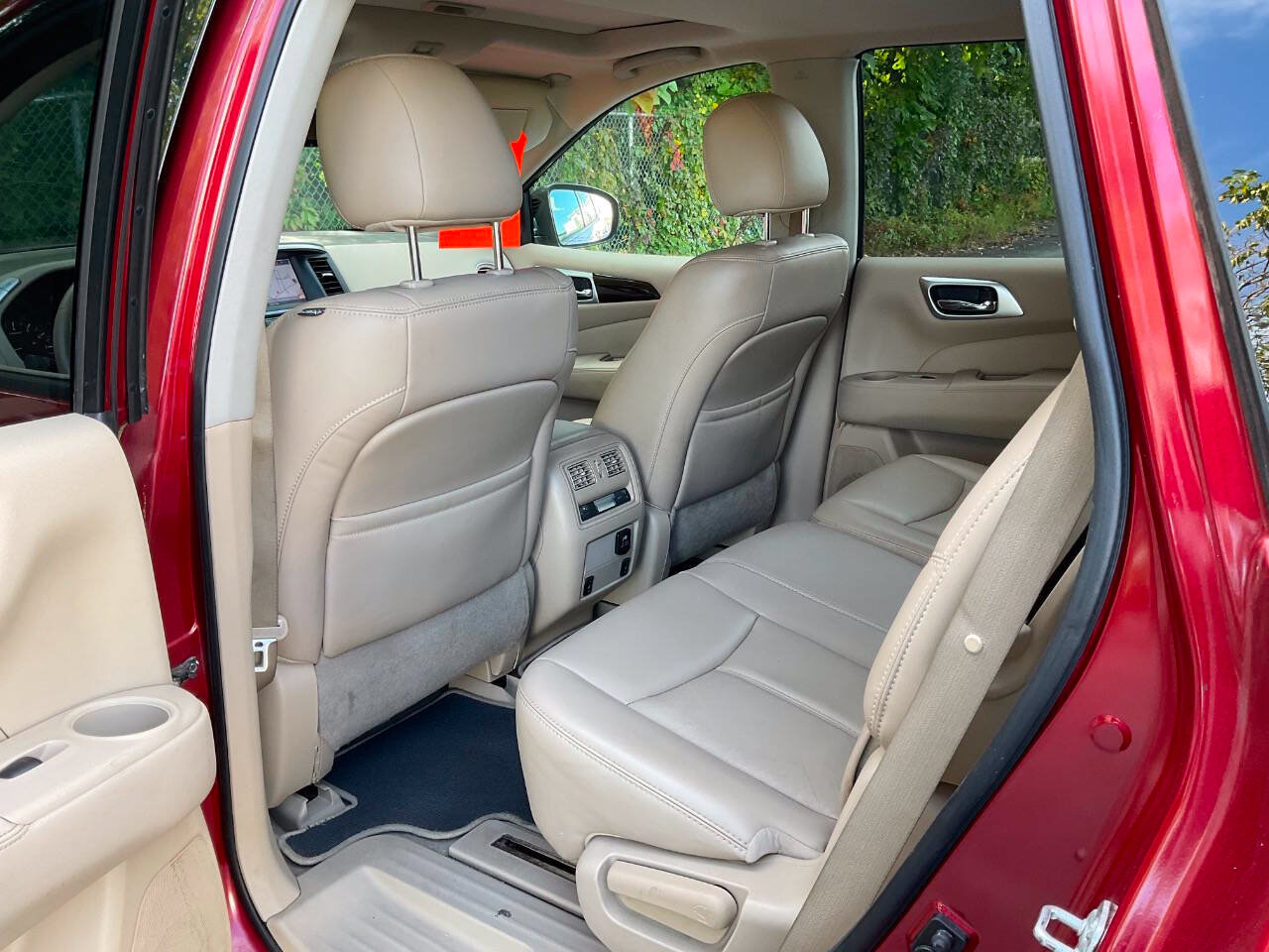 Used 2015 Nissan Pathfinder SL w/ SL Premium Package AWD/4WD image 18