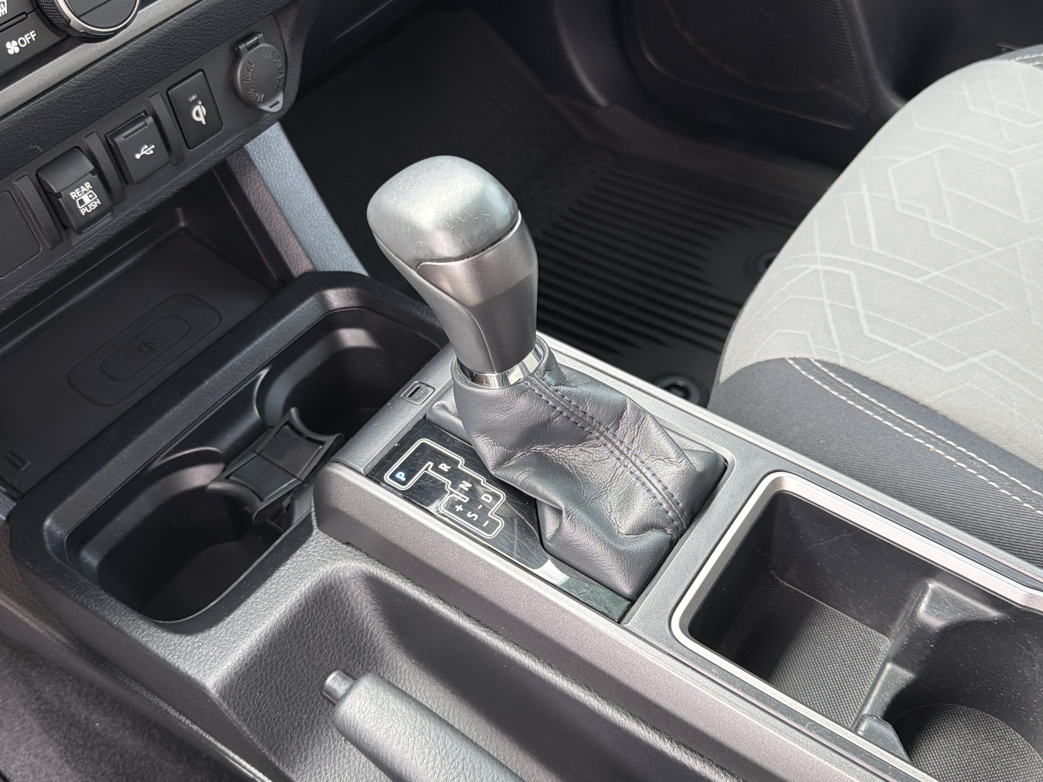 Certified 2021 Toyota Tacoma TRD Off-Road AWD/4WD image 9