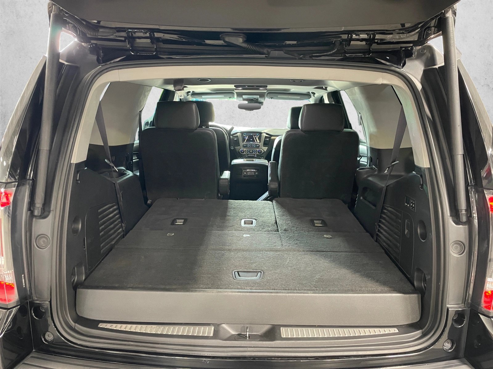 Used 2017 GMC Yukon Denali w/ Open Road Package AWD/4WD image 23