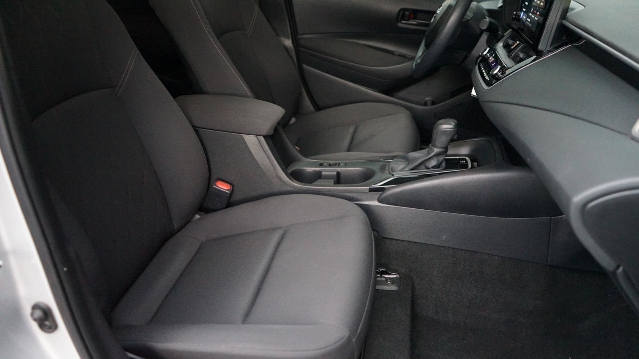 Used 2024 Toyota Corolla LE FWD image 19