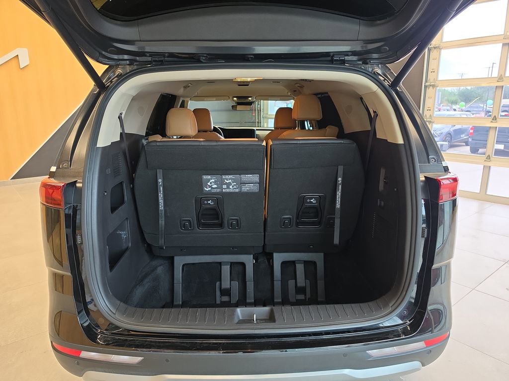 Used 2024 Kia Carnival EX image 28
