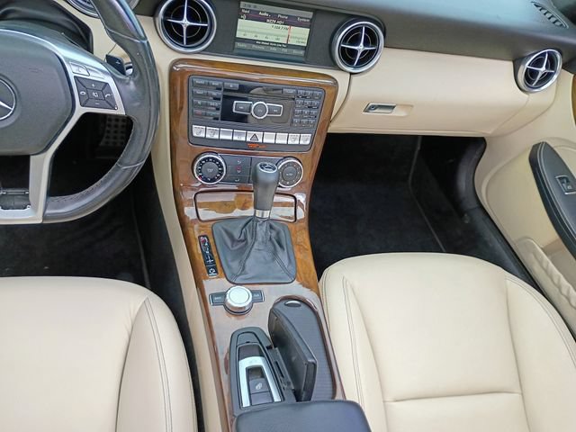 Used 2015 Mercedes-Benz SLK 250 image 26