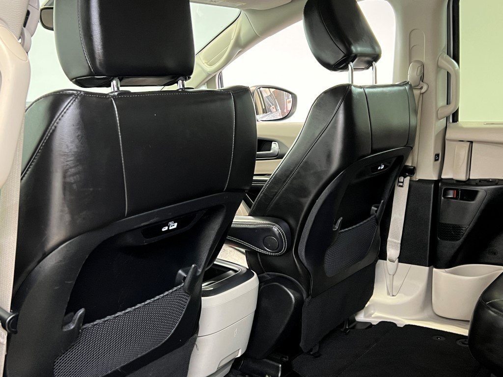 Used 2023 Chrysler Pacifica Touring-L image 22