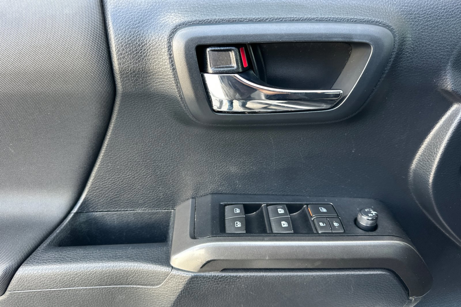 Used 2019 Toyota Tacoma TRD Sport w/ Technology Package AWD/4WD image 11