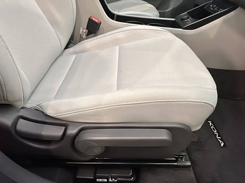 Certified 2025 Hyundai Kona SEL image 16
