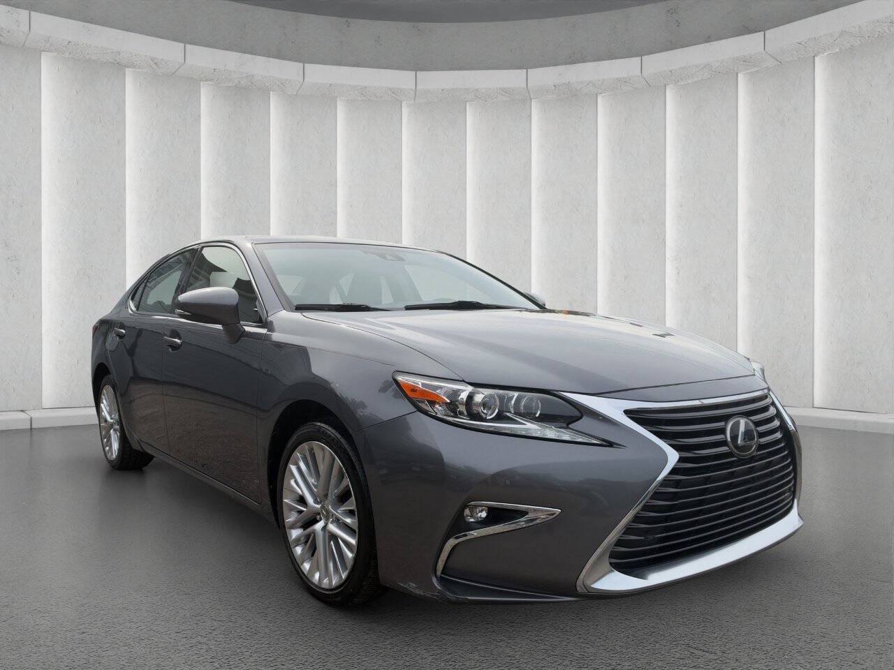 Used 2016 Lexus ES 350 w/ Ultra Luxury Package FWD image 7