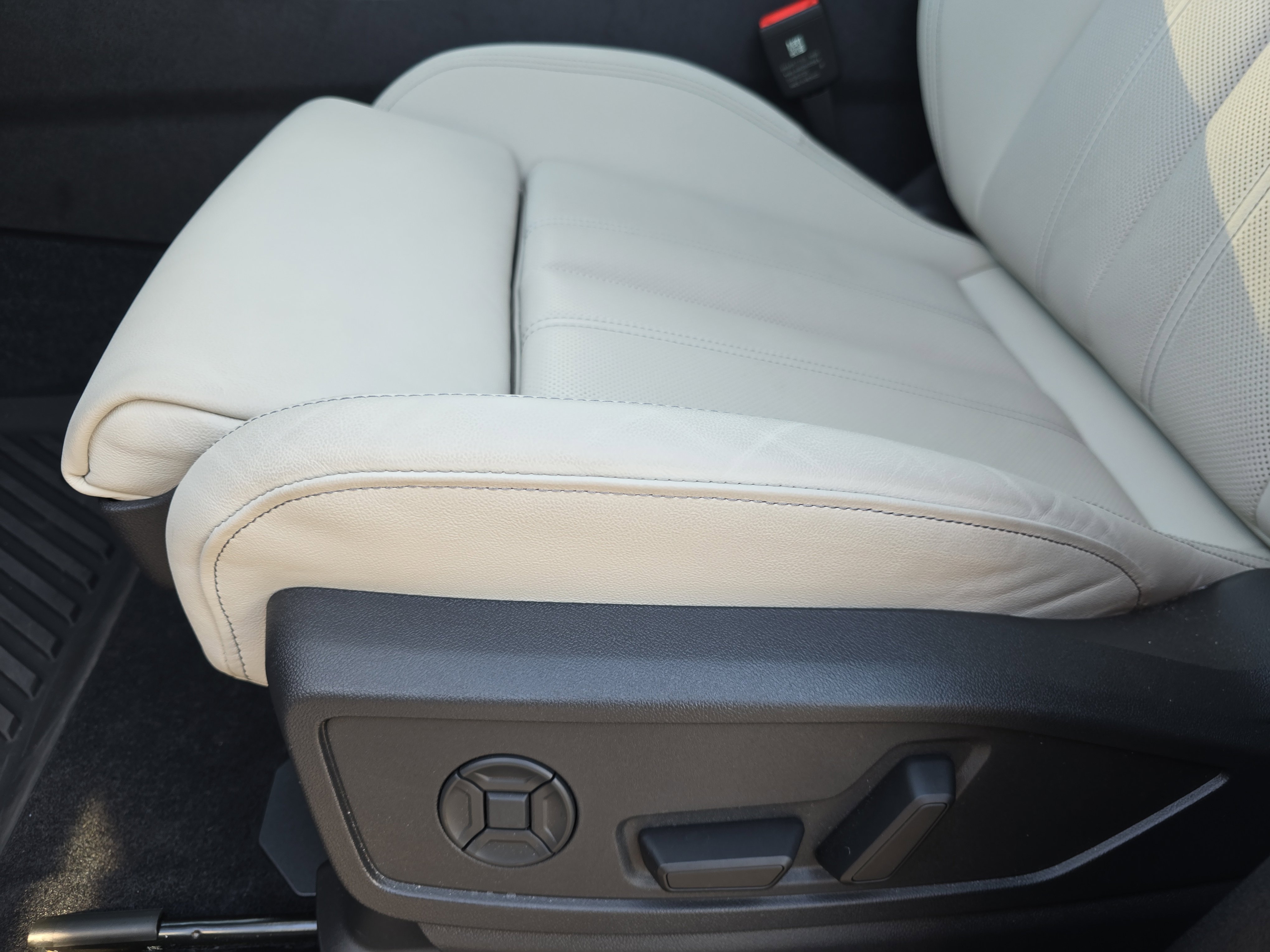 Used 2025 Audi Q5 Prestige AWD/4WD image 28
