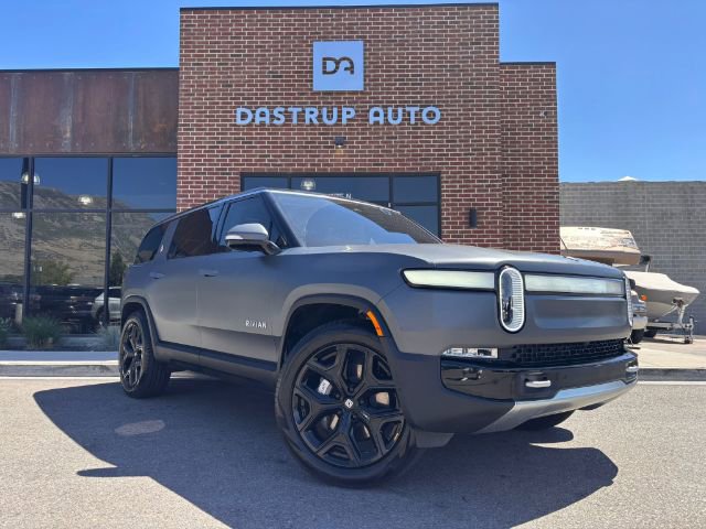 Used 2024 Rivian R1S Adventure image 3