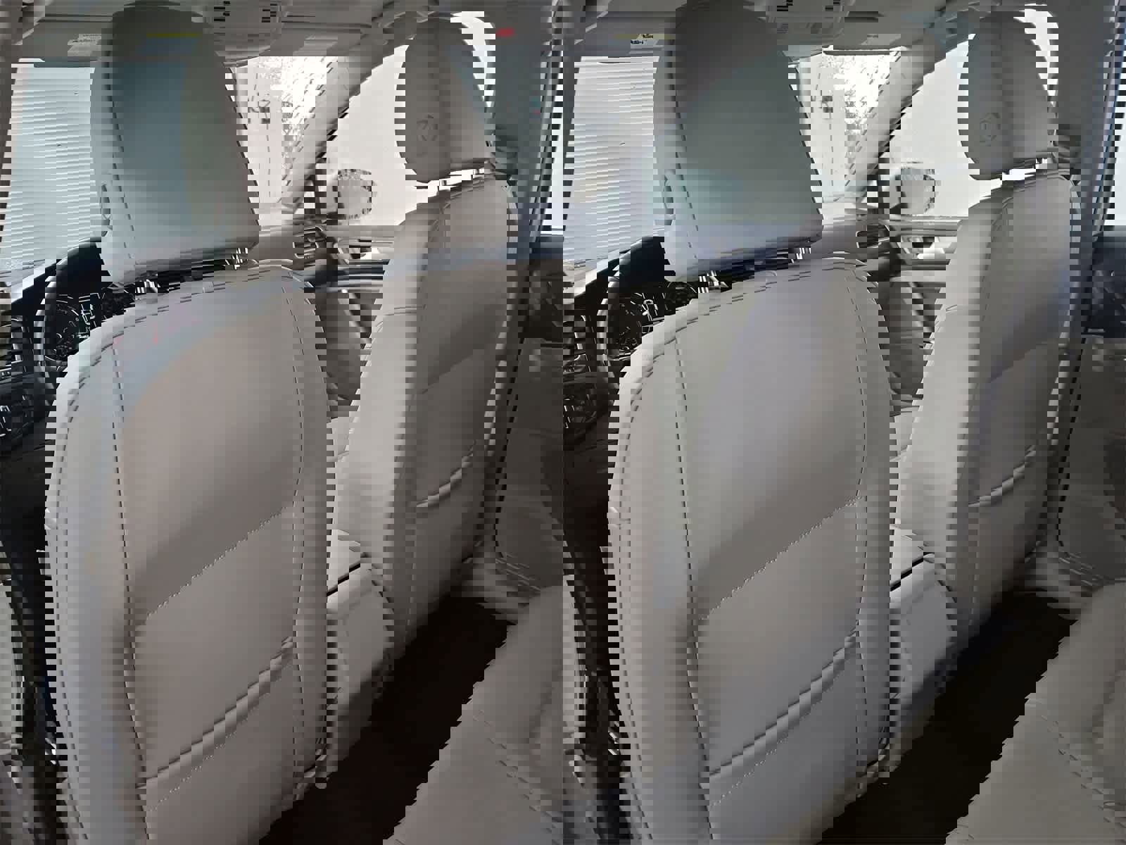 Used 2019 Volkswagen Golf SE w/ Driver Assistance Package image 18