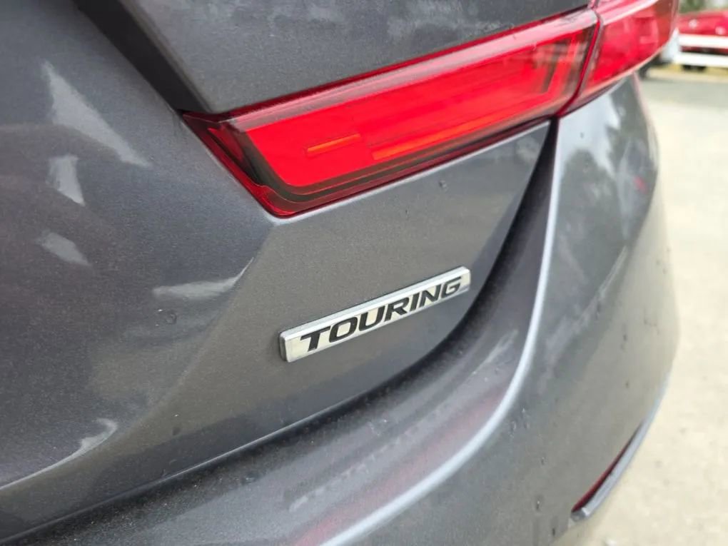 Used 2018 Honda Accord Touring image 12