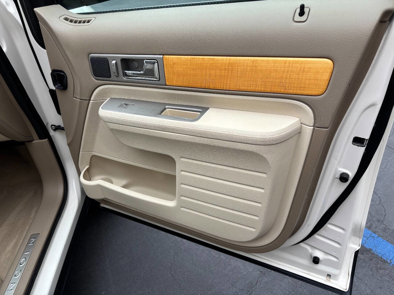 Used 2007 Lincoln MKX Base 4dr SUV image 28