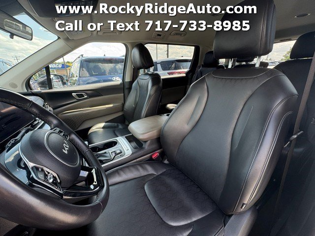 Used 2025 Kia Carnival FWD image 28