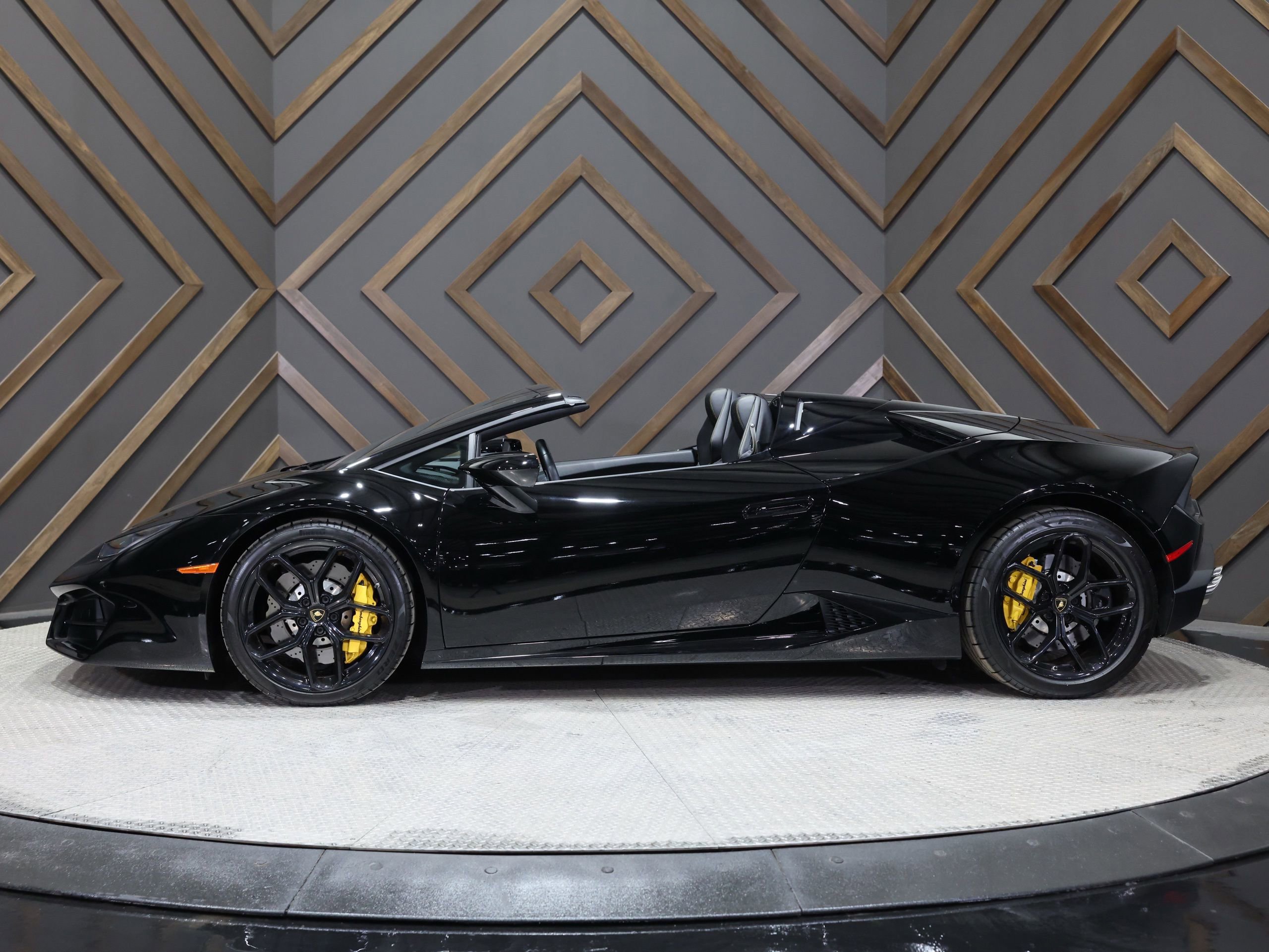 Used 2018 Lamborghini Huracan LP 580-2 RWD image 4