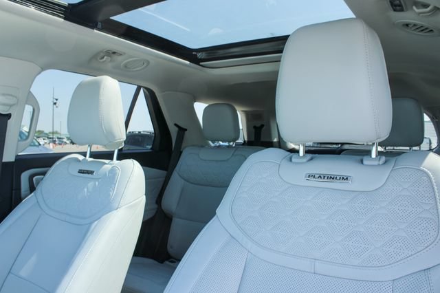 Used 2025 Ford Explorer Platinum w/ Ultimate Package AWD/4WD image 15