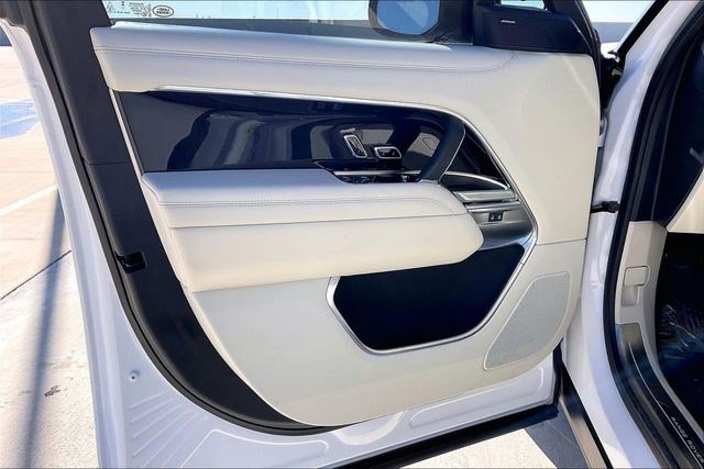 Used 2025 Land Rover Range Rover Long Wheelbase SE image 28