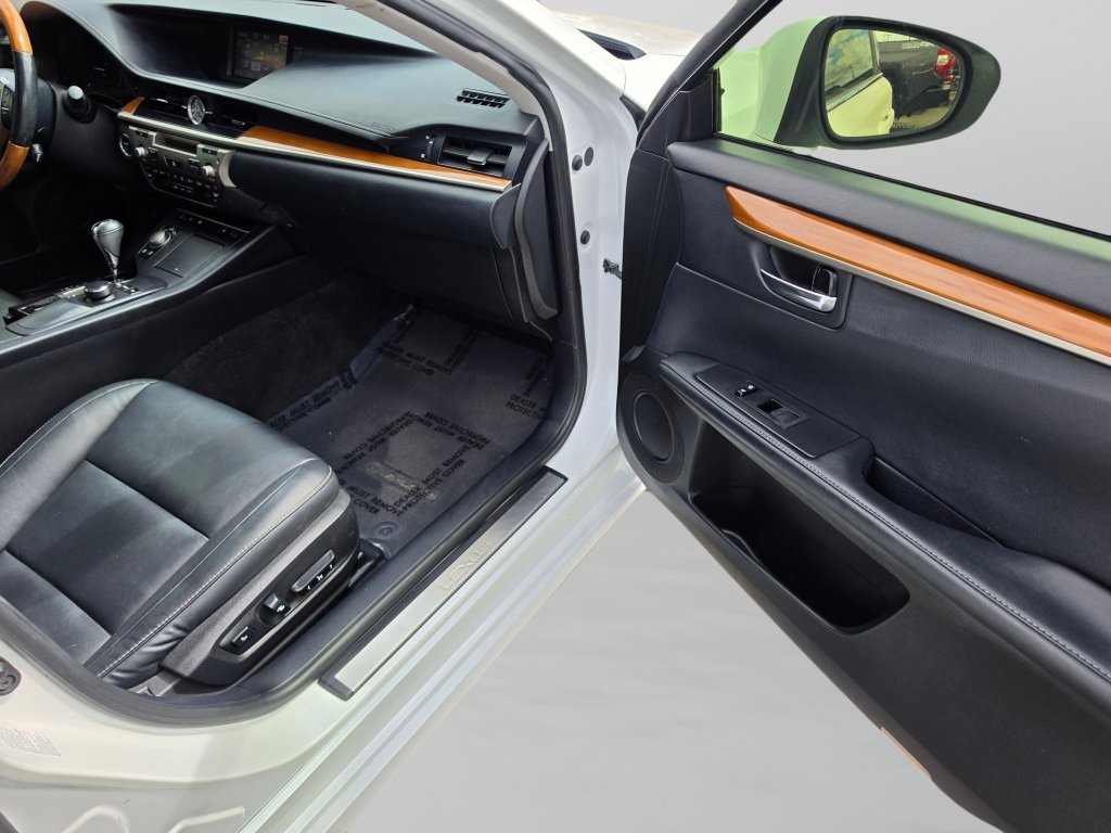 Used 2013 Lexus ES 300h w/ Premium Pkg FWD image 35