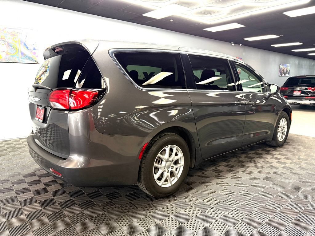 Used 2023 Chrysler Voyager LX FWD image 15
