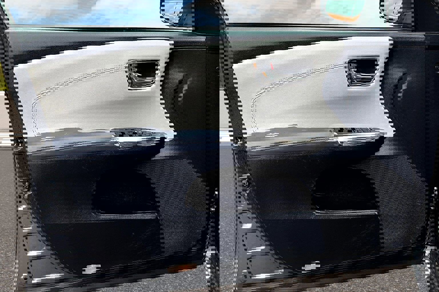 Used 2015 Toyota Avalon XLE image 12