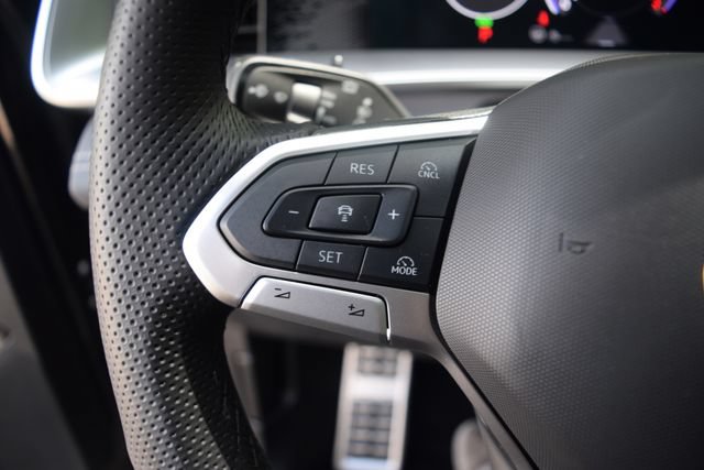 Used 2025 Volkswagen Tiguan SE R-Line AWD/4WD image 6