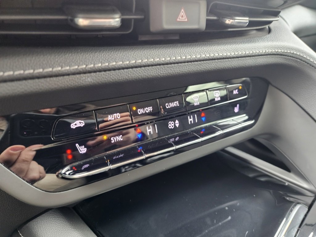 Used 2023 Buick Envision Preferred w/ Sport Touring Package image 38