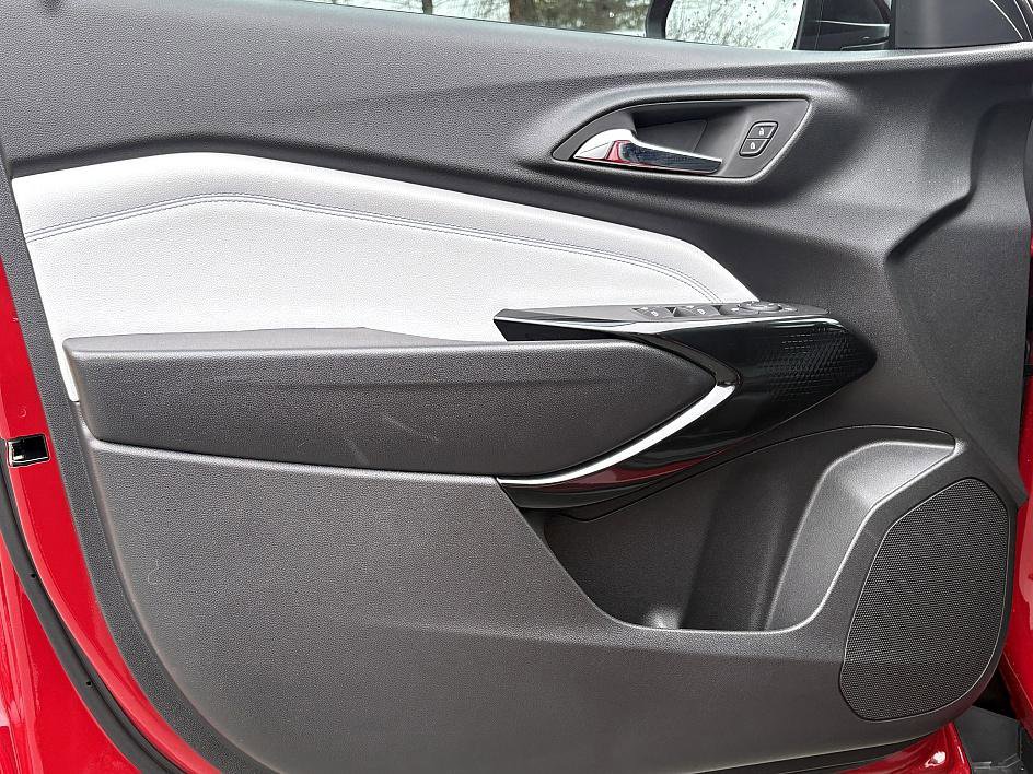 New 2026 Chevrolet Trax LT w/ Midnight Edition image 13