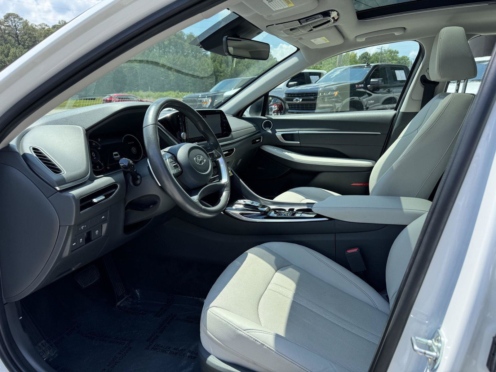 Used 2022 Hyundai Sonata Limited FWD image 2