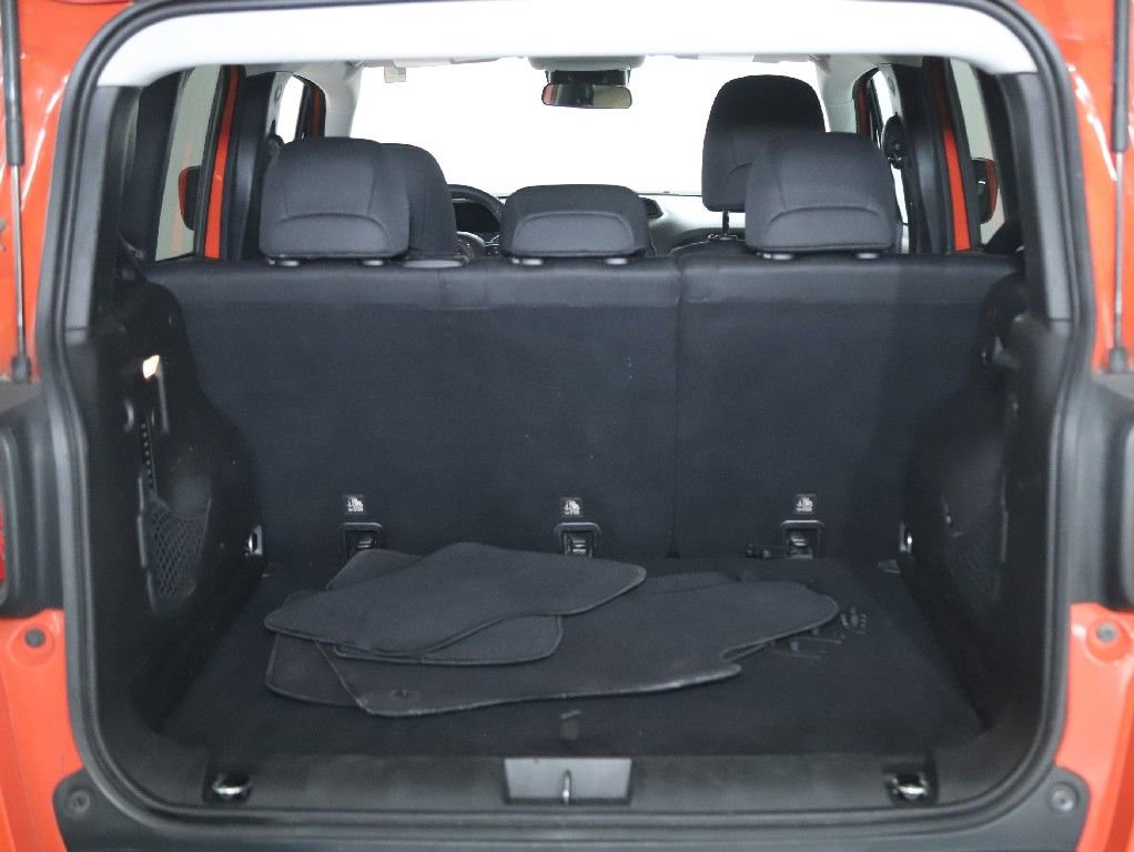 Used 2018 Jeep Renegade Latitude FWD image 28